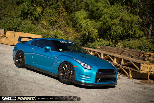 Фото дисков BC Forged HCS02 Глянцевая бронза на Nissan GT-R