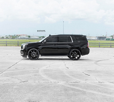 Фото дисков Strasse Wheels T8 Signature на GMC Yukon V