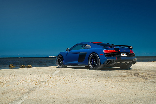 Фото дисков Strasse Wheels SV2 Deep Concave FS Черный сатин на Audi R8 (4S)