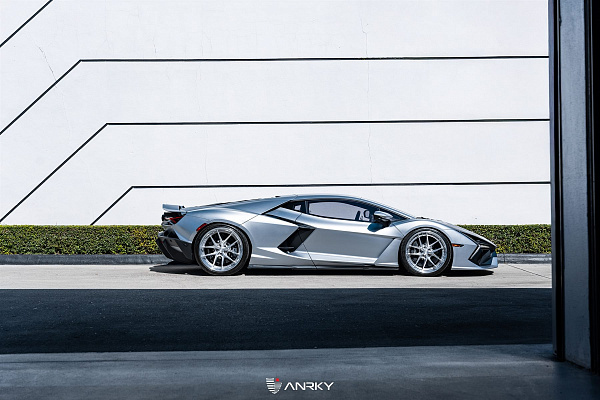 Фото дисков Anrky XR-301 Глянцевый лак на Lamborghini Revuelto