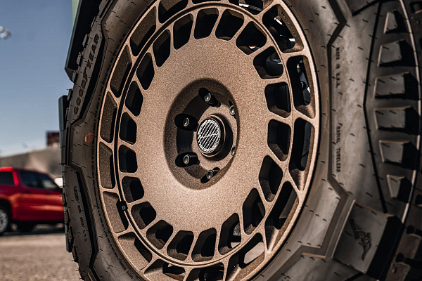 Фото дисков Brixton Forged TR09 AERO1 Другой цвет на Tesla Cybertruck