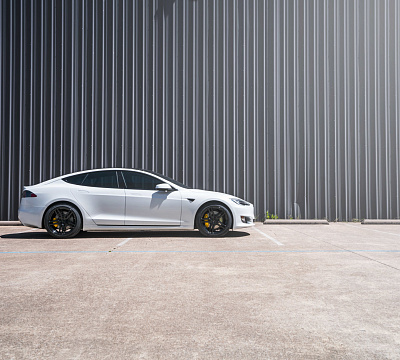 Фото дисков Vossen HF-1 на Tesla Model S