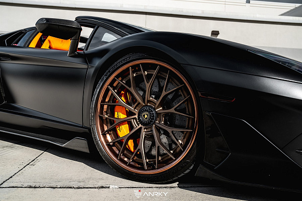 Фото дисков Anrky AN30 Глянцевая бронза на Lamborghini Aventador