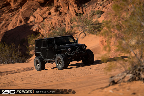 Фото дисков BC Forged LE72 // MLE72 Сатиновая бронза на Jeep Wrangler III (JK)