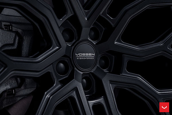 Фото дисков Vossen HF-2 Черный сатин на Audi Q7 (4M)