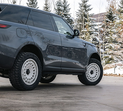 Фото дисков Black Rhino AWOL на Range Rover V