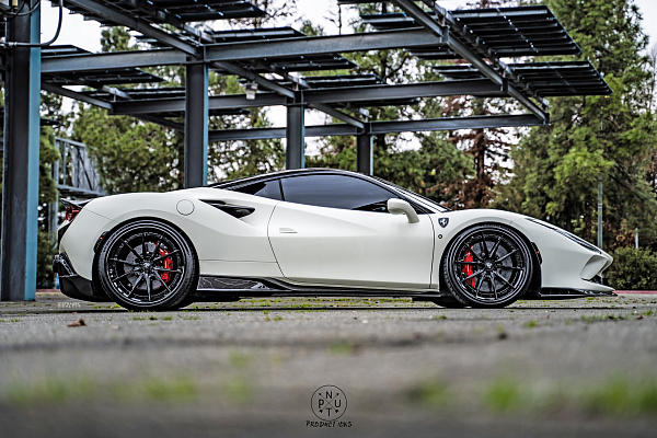 Фото дисков Strasse Wheels SV10 Deep Concave FS Черный глянец на Ferrari SF90
