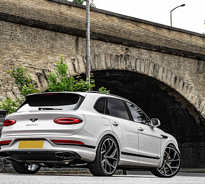 Фото дисков Kahn Type 54 на Bentley Bentayga