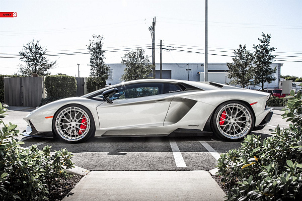 Фото дисков Anrky AN20 Полированный лак на Lamborghini Aventador