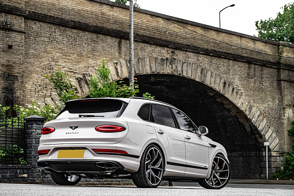 Фото дисков Kahn Type 54 Алмазная проточка на Bentley Bentayga