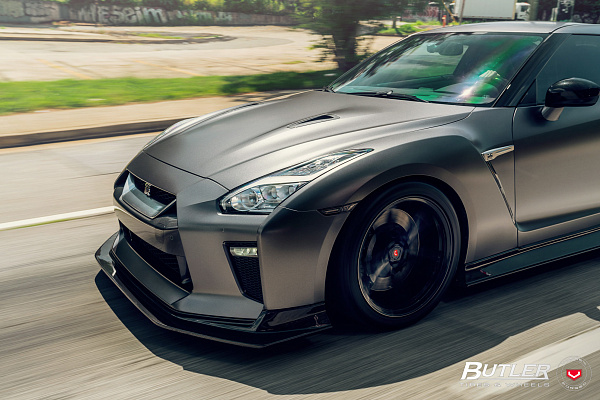 Фото дисков Vossen M-X6 Черный глянец на Nissan GT-R