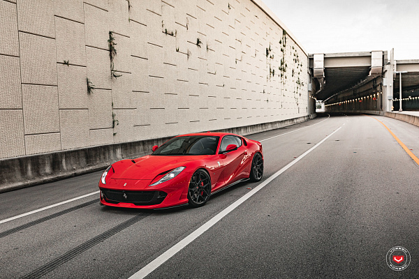 Фото дисков Vossen EVO-4 Черный глянец на Ferrari 812