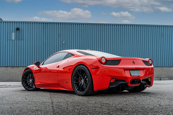 Фото дисков HRE P104 Черный глянец на Ferrari 458