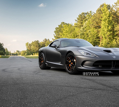 Фото дисков Strasse Wheels SM5 Deep Concave на Dodge Viper