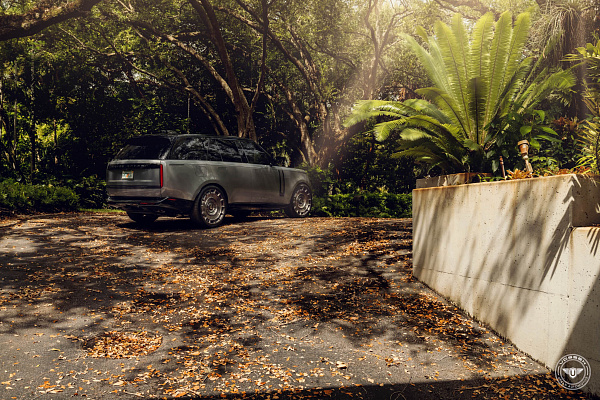 Фото дисков Vossen UV-7 Глянцевый темный лак на Land Rover Range Rover V