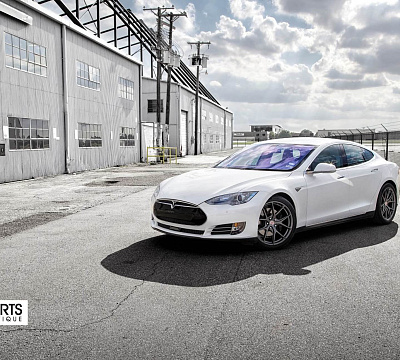 Фото дисков HRE P101 на Tesla Model S
