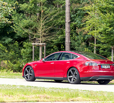 Фото дисков Vossen CV3 на Tesla Model S