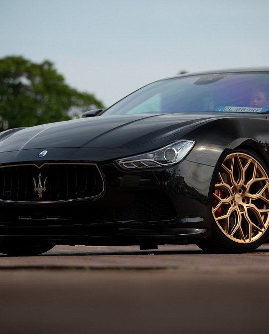 Фото дисков HF-2 Глянцевое золото на Maserati Ghibli