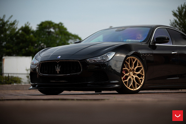 Фото дисков Vossen HF-2 Глянцевое золото на Maserati Ghibli