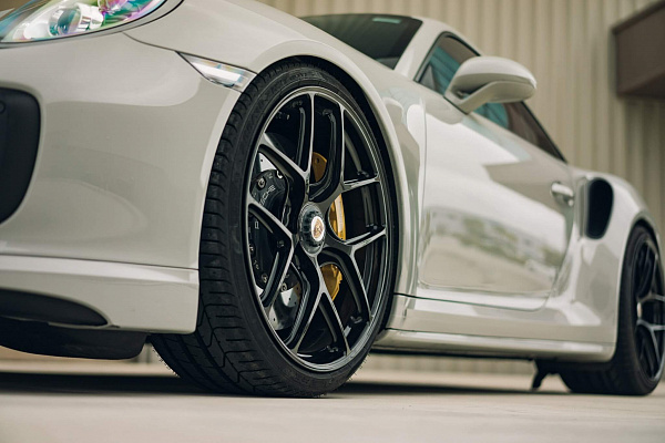 Фото дисков HRE R101 Lightweight Черный глянец на Porsche 911 VII