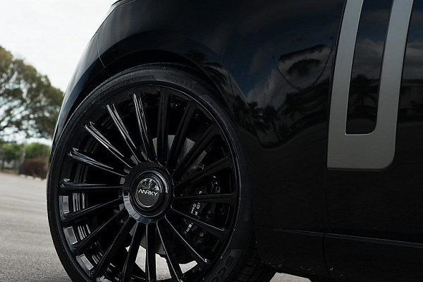 Фото дисков Anrky RF-182 Черный глянец на Range Rover V