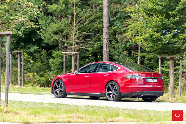 Фото дисков Vossen CV3 Глянцевый графит на Tesla Model S