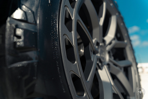 Фото дисков Vossen UV-X Матовый графит на Land Rover Defender II