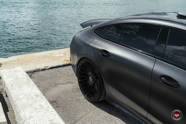 Фото дисков Vossen S17-13 Черный глянец на Mercedes-Benz AMG GT I