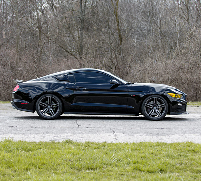 Фото дисков Vossen HF-1 на Ford Mustang VI
