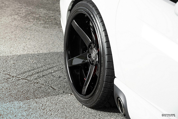 Фото дисков Strasse Wheels S5 Deep Concave Черный глянец на Dodge Viper