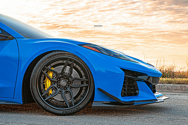 Фото дисков Strasse Wheels SV4-RS Deep Concave FS Черный сатин на Chevrolet Corvette C8