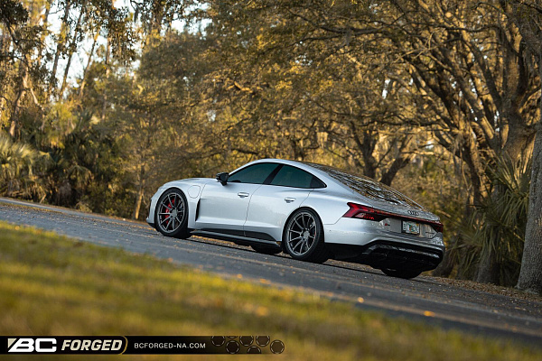 Фото дисков BC Forged RZ10 Матовый графит на Audi E-tron GT