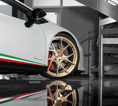 Фото дисков Strasse Wheels SM5RT Deep Concave Monoblock на Lamborghini Huracan