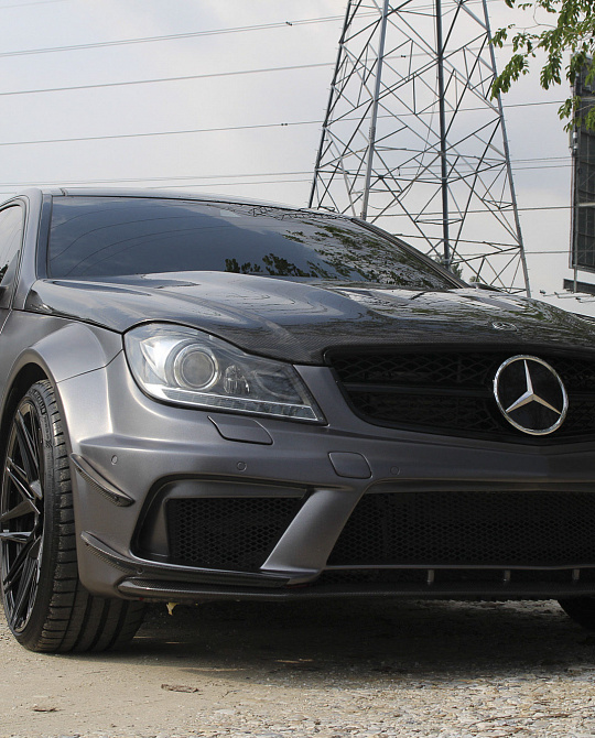 Фото дисков EVO-5 Черный глянец на Mercedes-Benz C-Class (W204)