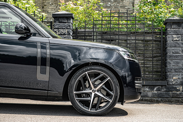 Фото дисков Kahn Type 52 RS Черный сатин на Land Rover Range Rover V