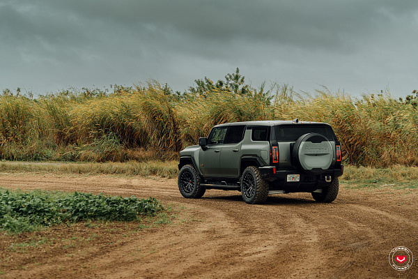 Фото дисков Vossen LC3-01 Черный глянец на GMC Hummer EV