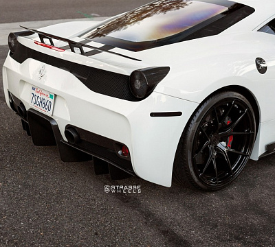 Фото дисков Strasse Wheels SM5R Deep Concave Monoblock на Ferrari 458