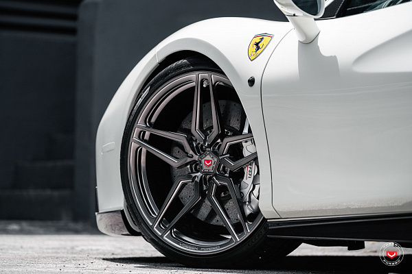 Фото дисков Vossen M-X1 Глянцевый темный лак на Ferrari 488