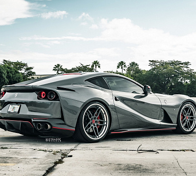 Фото дисков Strasse Wheels SV4 Deep Concave FS на Ferrari 812