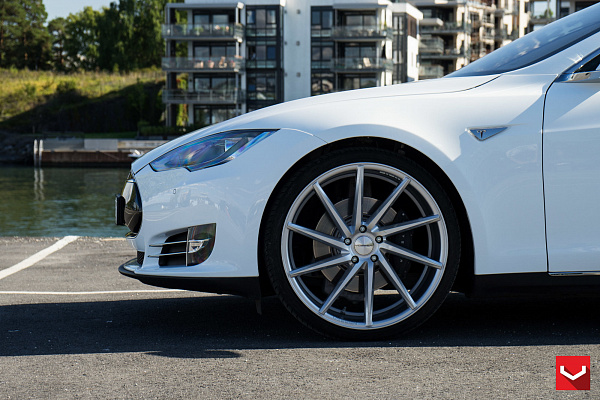 Фото дисков Vossen CVT Серебро на Tesla Model S