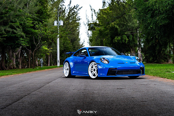 Фото дисков Anrky AN27 Белый глянец на Porsche 911 VIII