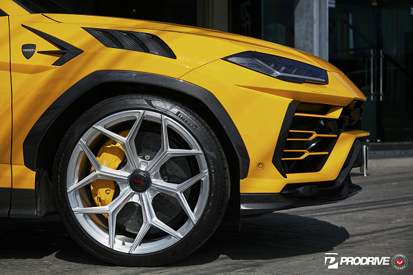 Фото дисков NOVITEC NL4 Глянцевый лак на Lamborghini Urus