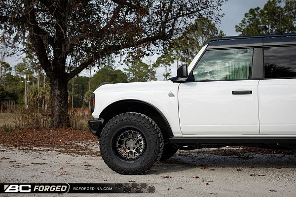 Фото дисков BC Forged LE72 // MLE72 Глянцевый графит на Ford Bronco