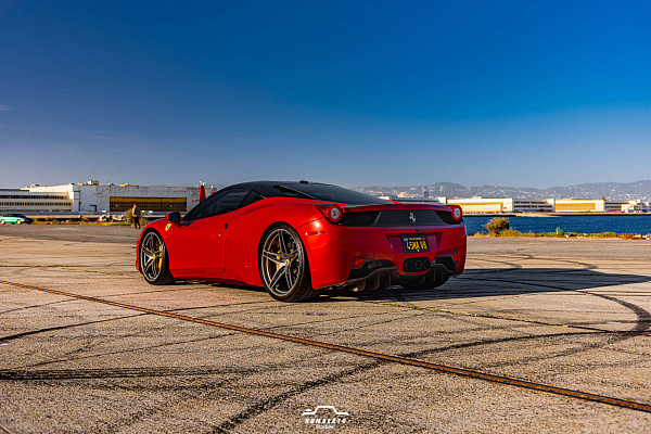Фото дисков HRE P107 Глянцевый графит на Ferrari 458