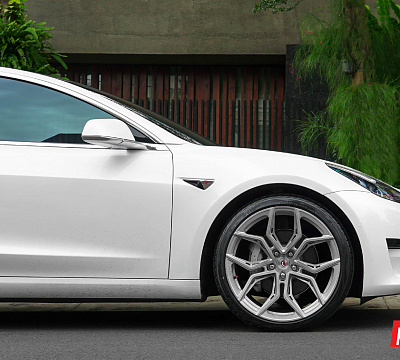 Фото дисков Vossen EVO-3R на Tesla Model 3