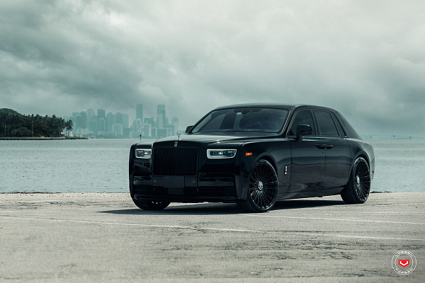 Фото дисков Vossen S17-14 Черный глянец на Rolls-Royce Phantom