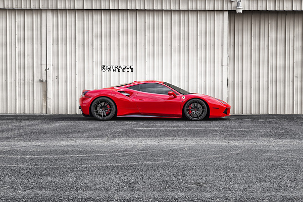 Фото дисков Strasse Wheels SV1 Deep Concave Monoblock Черный глянец на Ferrari 488