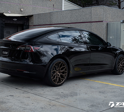 Фото дисков Vossen HF-2 на Tesla Model 3