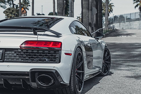 Фото дисков Brixton Forged FDE11 Черный глянец на Audi R8 (4S)