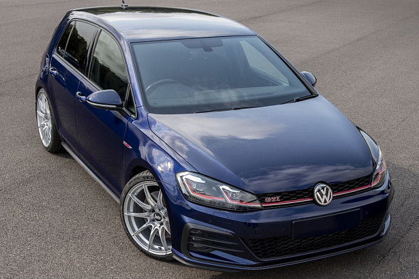 Фото дисков Bola FLB Сатиновый лак на Volkswagen Golf VII